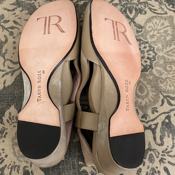 Taryn Rose size 9 beige slip-on. Slight scuffing on sides but great condition - Picture 4 of 5